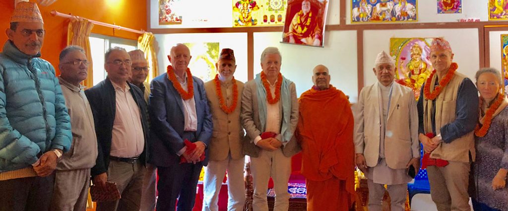 Lothar Pirc mit Organisatioren der Panditschulen – 
Lothar Pirc with organizers of the pandit schools