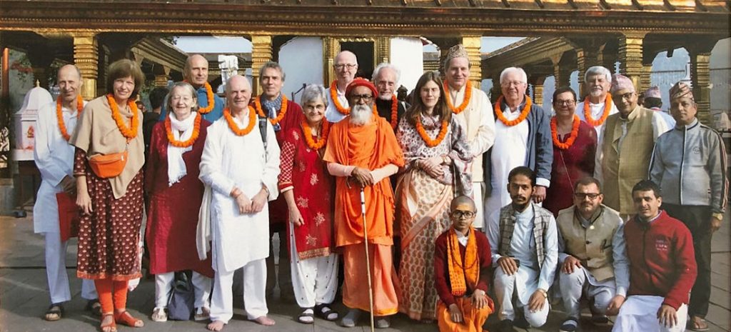 Die deutsche Gruppe bei ihrem Besuch einer Gurukul in Pokhara