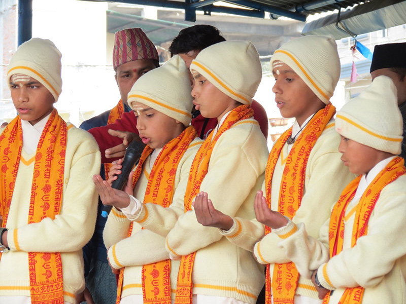 Young vedic pandits chanting